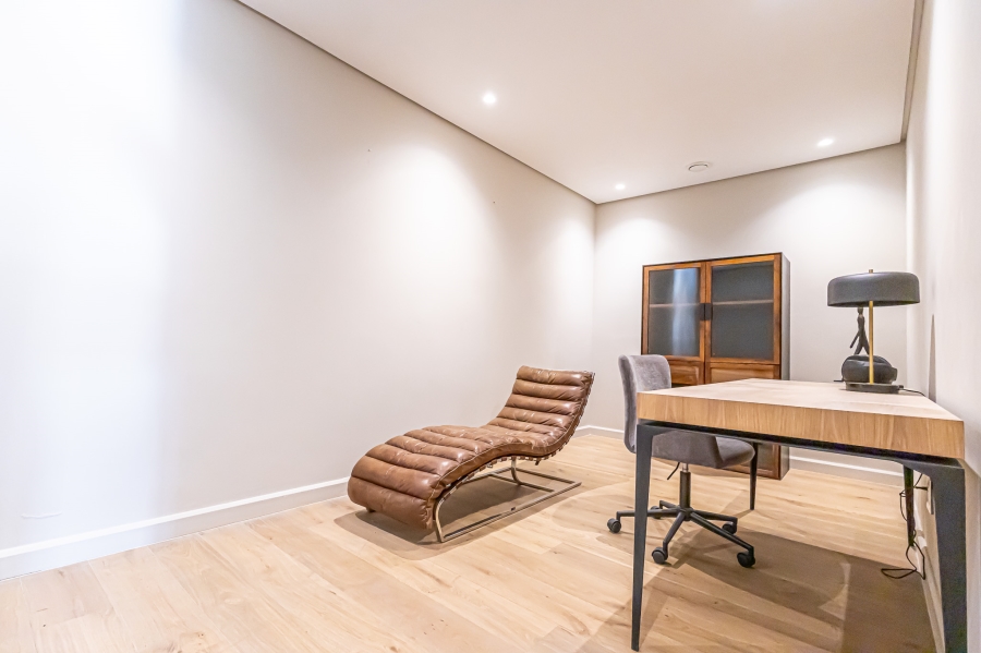 To Let 4 Bedroom Property for Rent in Fresnaye Western Cape